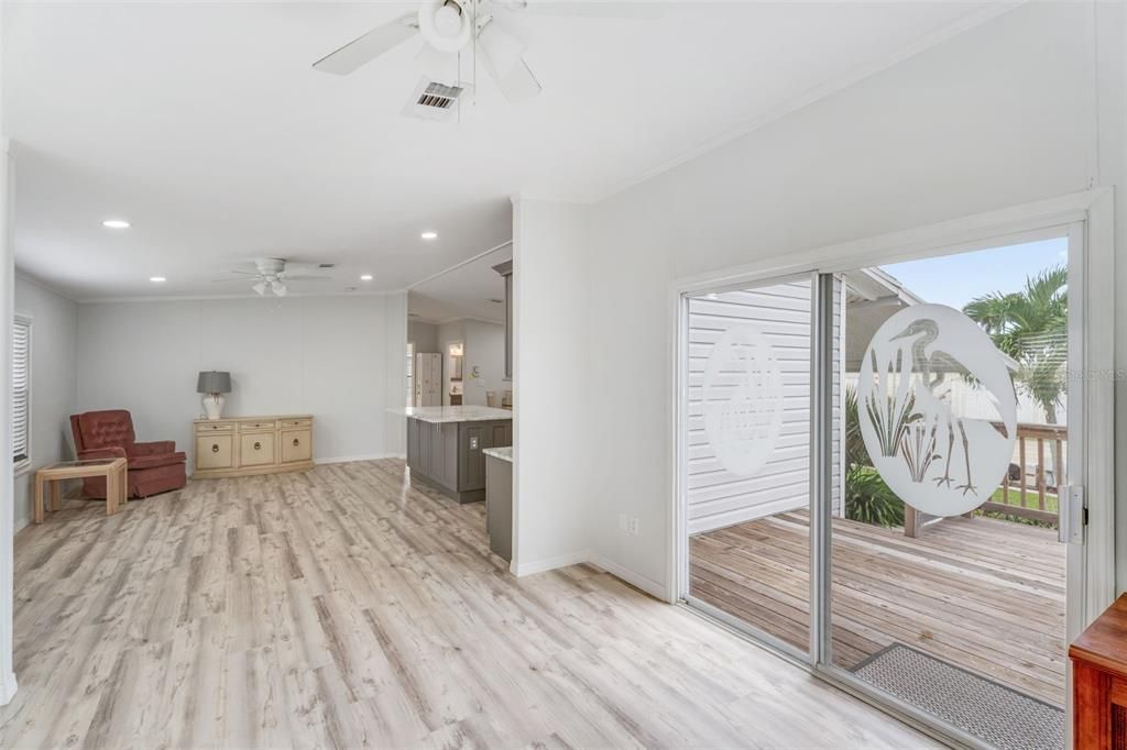 For Sale: $195,000 (2 beds, 2 baths, 1236 Square Feet)