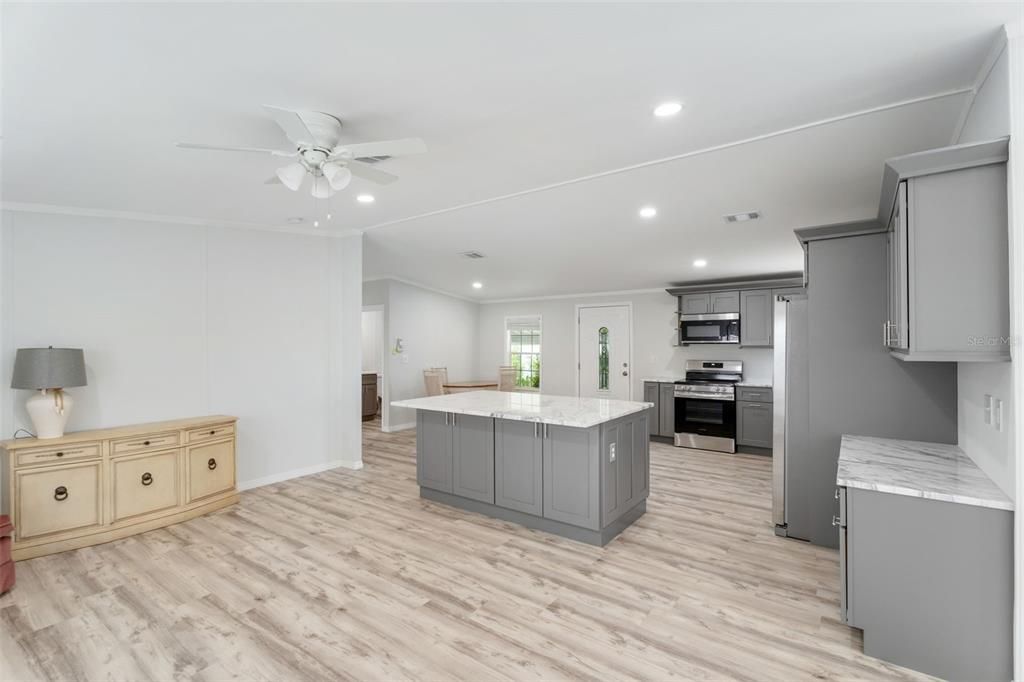 For Sale: $195,000 (2 beds, 2 baths, 1236 Square Feet)