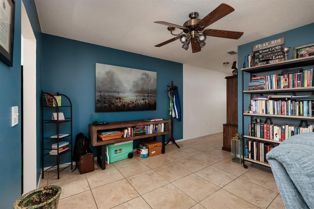 For Sale: $150,000 (2 beds, 2 baths, 1135 Square Feet)