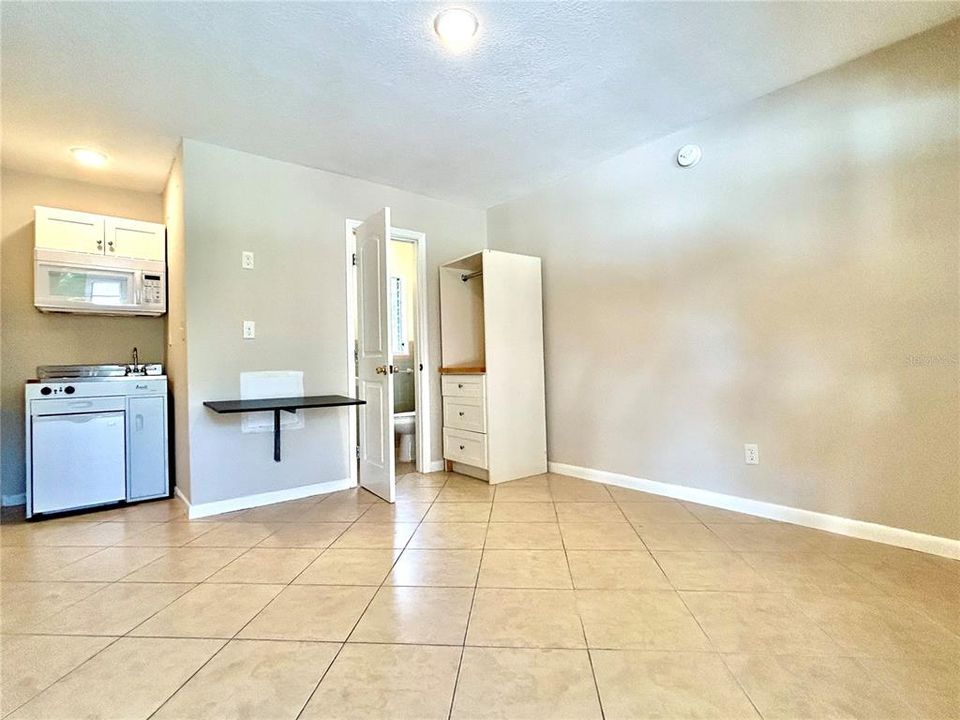 En Renta: $800 (0 camas, 1 baños, 225 Pies cuadrados)