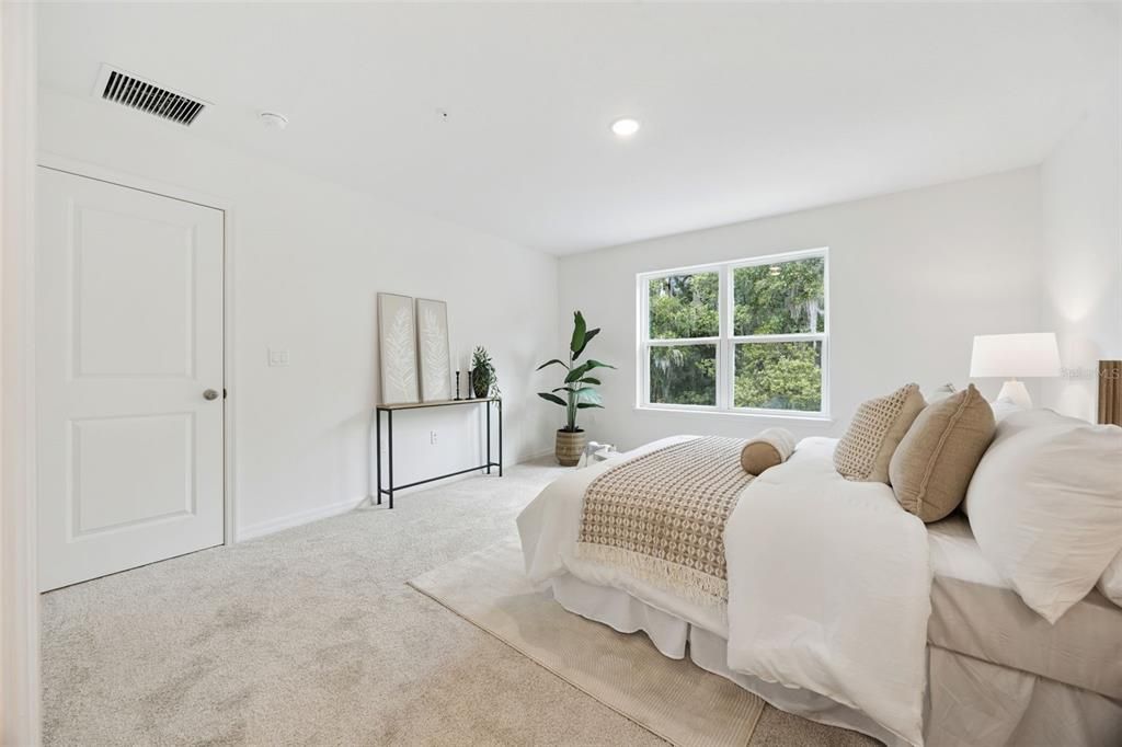 Под контрактом: $359,999 (4 спален, 2 ванн, 1860 Квадратных фут)