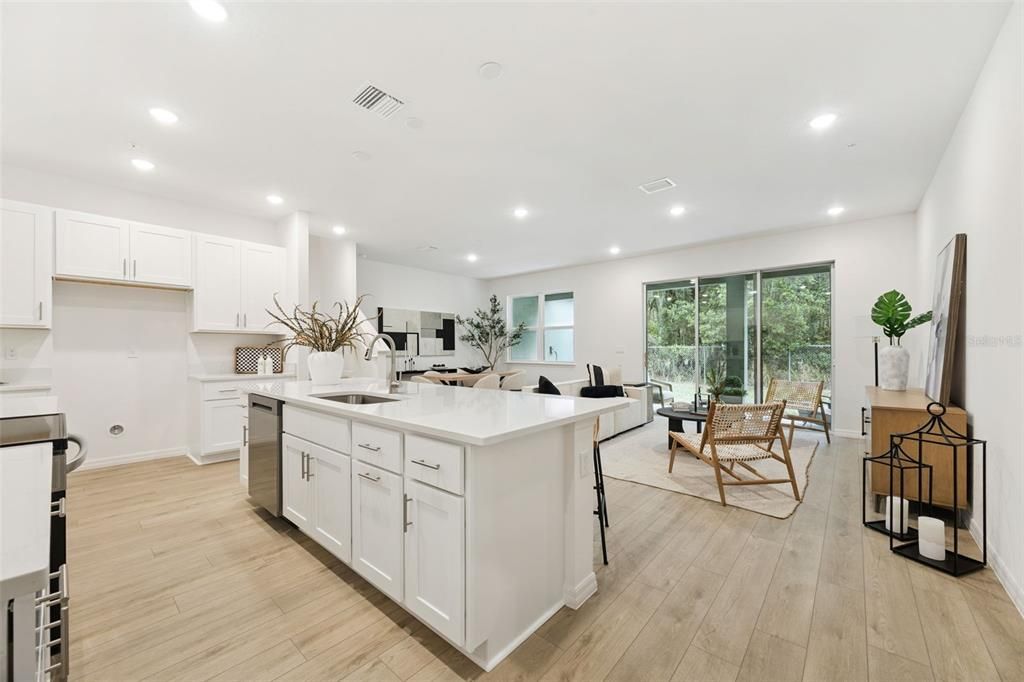 Под контрактом: $359,999 (4 спален, 2 ванн, 1860 Квадратных фут)