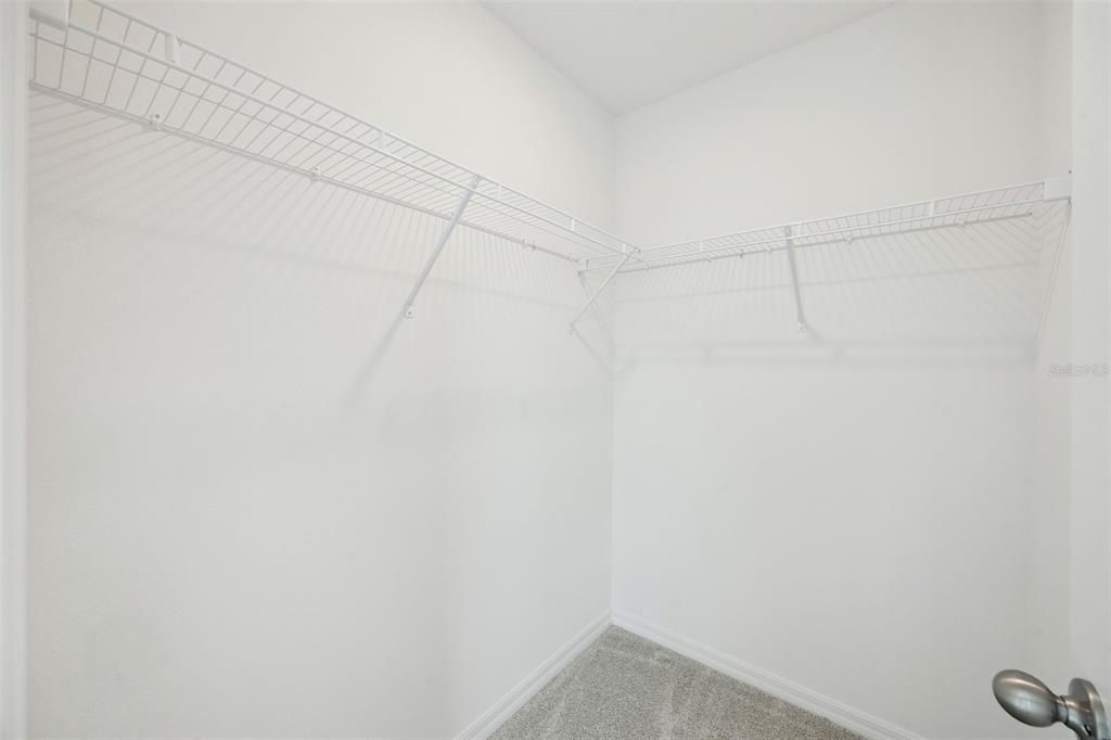 Под контрактом: $359,999 (4 спален, 2 ванн, 1860 Квадратных фут)