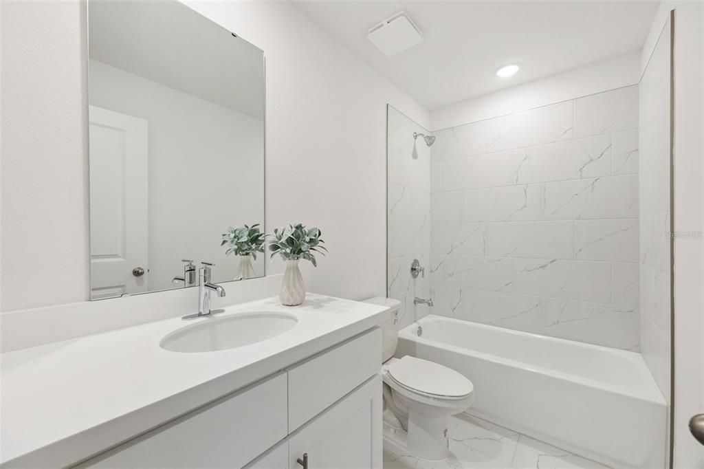 Под контрактом: $359,999 (4 спален, 2 ванн, 1860 Квадратных фут)