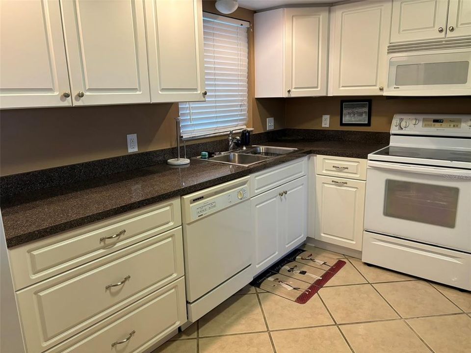 待售: $674,900 (2 贝兹, 2 浴室, 1139 平方英尺)