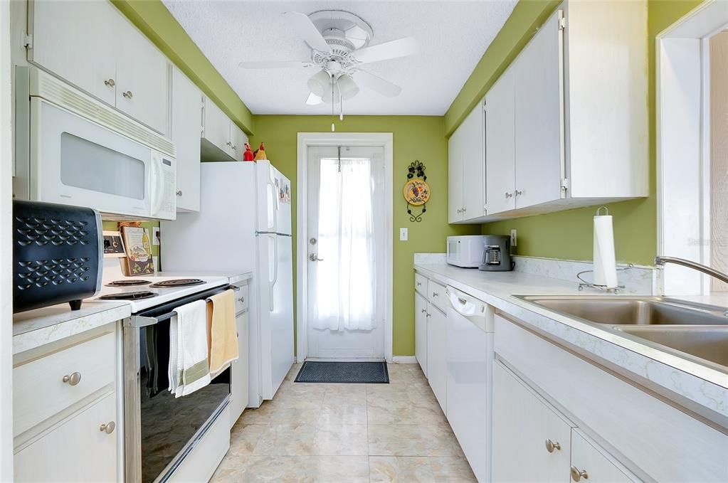 待售: $189,900 (2 贝兹, 2 浴室, 1100 平方英尺)