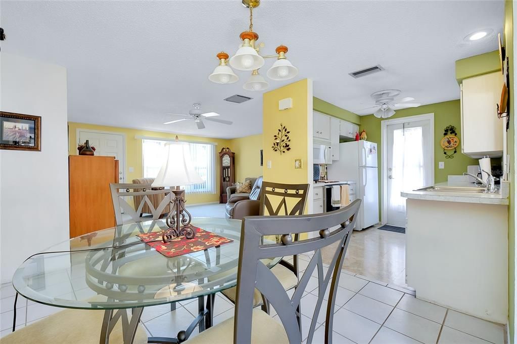 待售: $189,900 (2 贝兹, 2 浴室, 1100 平方英尺)