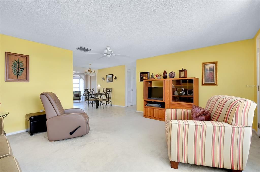 待售: $189,900 (2 贝兹, 2 浴室, 1100 平方英尺)