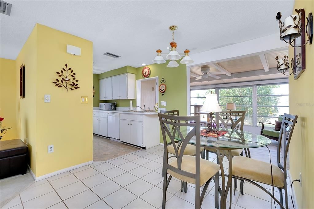 待售: $189,900 (2 贝兹, 2 浴室, 1100 平方英尺)