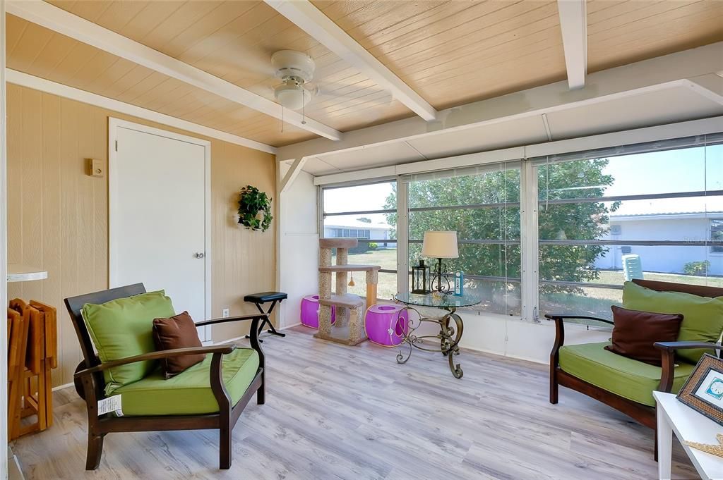 待售: $189,900 (2 贝兹, 2 浴室, 1100 平方英尺)