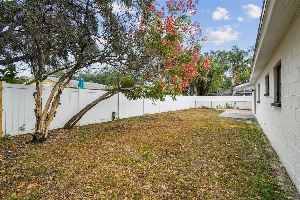 合同活跃: $554,999 (5 贝兹, 3 浴室, 1758 平方英尺)