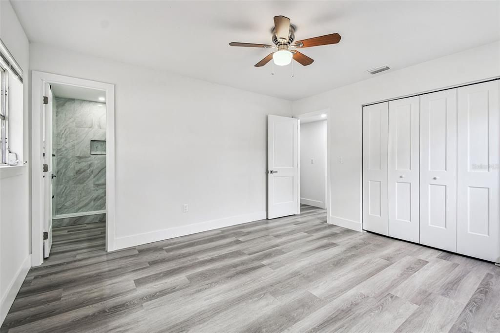 合同活跃: $554,999 (5 贝兹, 3 浴室, 1758 平方英尺)