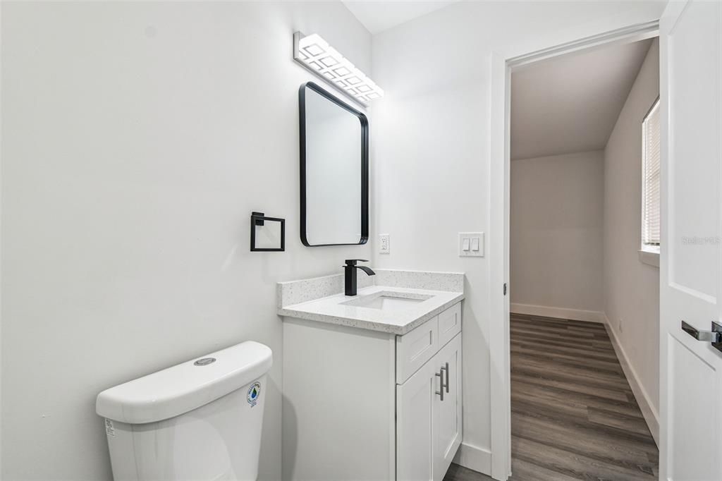 合同活跃: $554,999 (5 贝兹, 3 浴室, 1758 平方英尺)