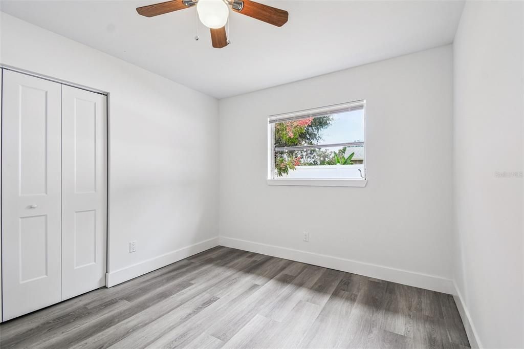 合同活跃: $554,999 (5 贝兹, 3 浴室, 1758 平方英尺)