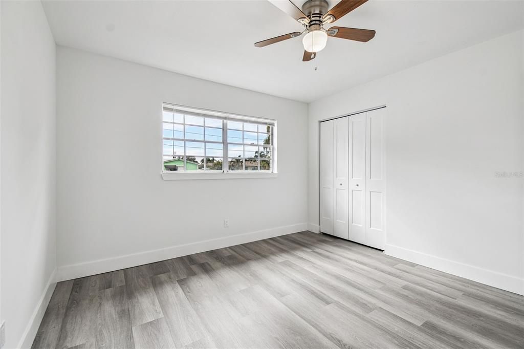 合同活跃: $554,999 (5 贝兹, 3 浴室, 1758 平方英尺)