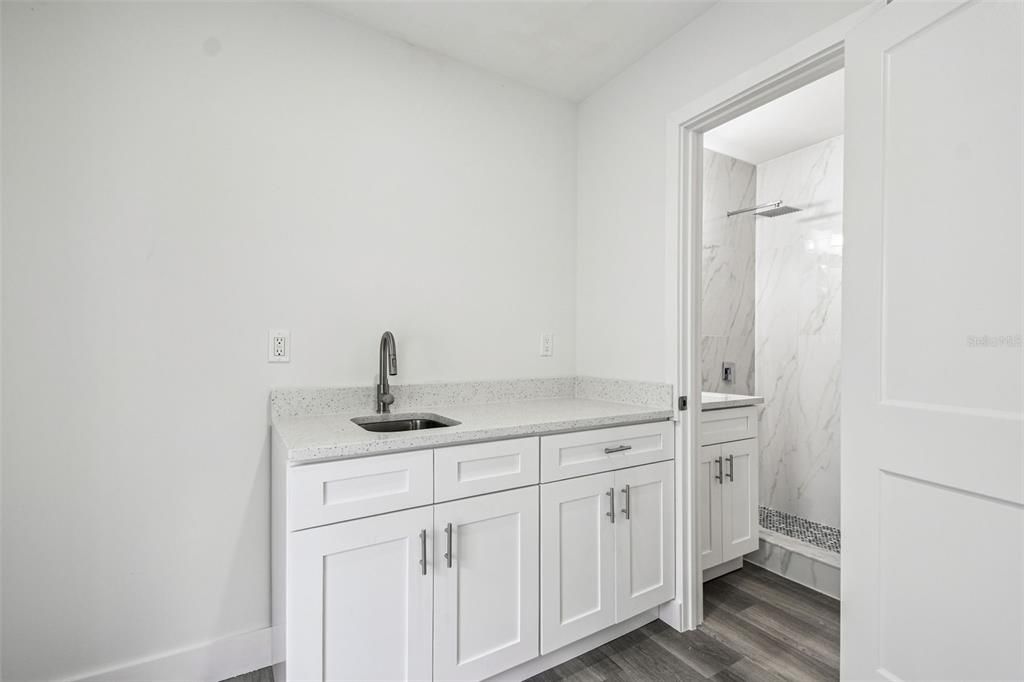 合同活跃: $554,999 (5 贝兹, 3 浴室, 1758 平方英尺)