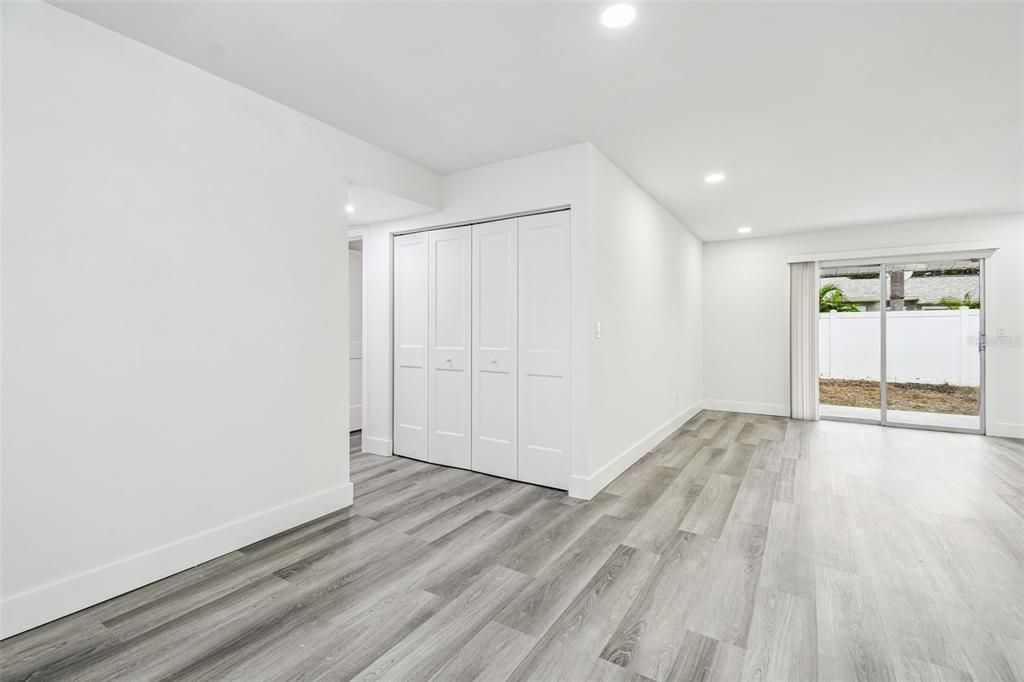 合同活跃: $554,999 (5 贝兹, 3 浴室, 1758 平方英尺)