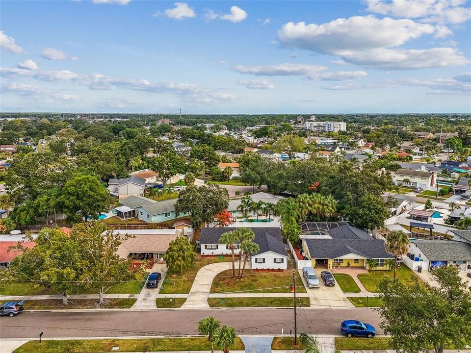 合同活跃: $554,999 (5 贝兹, 3 浴室, 1758 平方英尺)