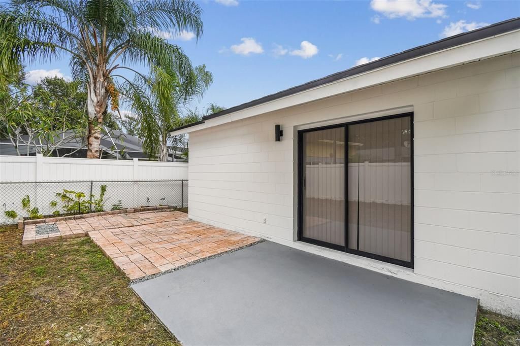 合同活跃: $554,999 (5 贝兹, 3 浴室, 1758 平方英尺)