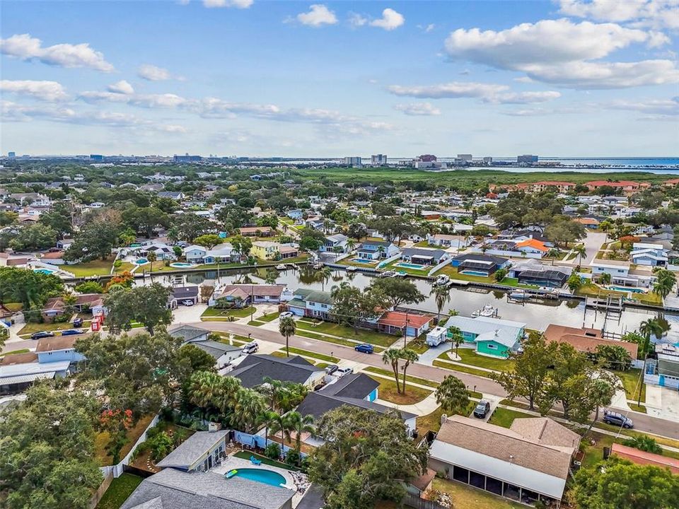 合同活跃: $554,999 (5 贝兹, 3 浴室, 1758 平方英尺)