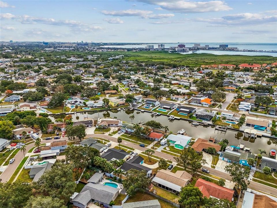 合同活跃: $554,999 (5 贝兹, 3 浴室, 1758 平方英尺)