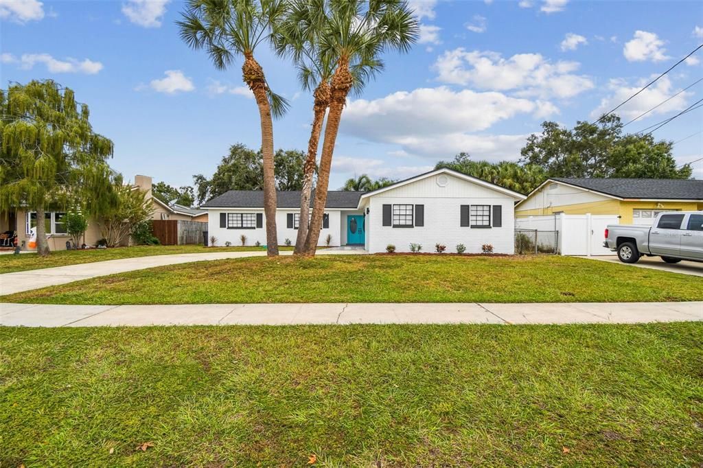 合同活跃: $554,999 (5 贝兹, 3 浴室, 1758 平方英尺)