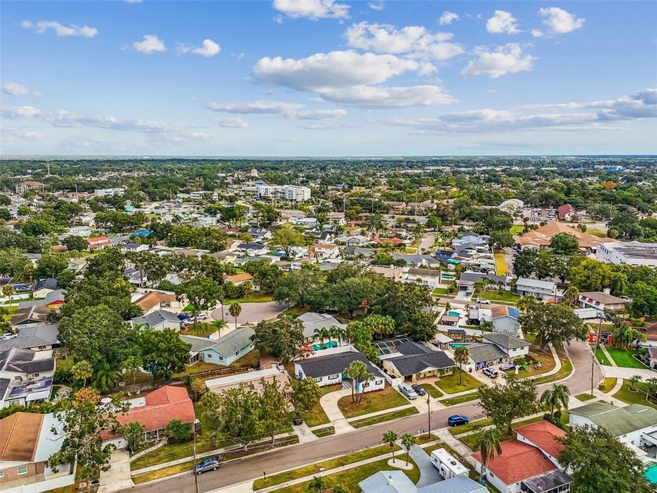 合同活跃: $554,999 (5 贝兹, 3 浴室, 1758 平方英尺)