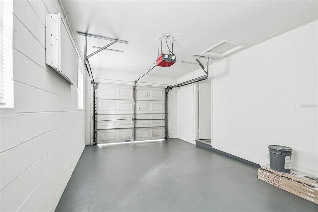 合同活跃: $554,999 (5 贝兹, 3 浴室, 1758 平方英尺)