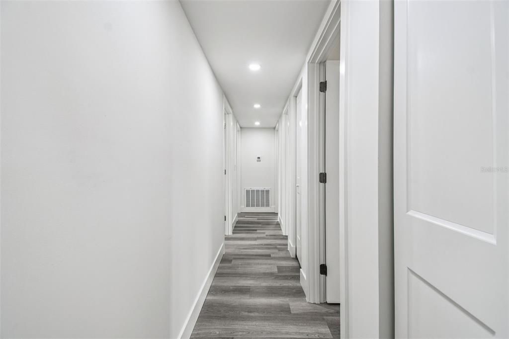 合同活跃: $554,999 (5 贝兹, 3 浴室, 1758 平方英尺)