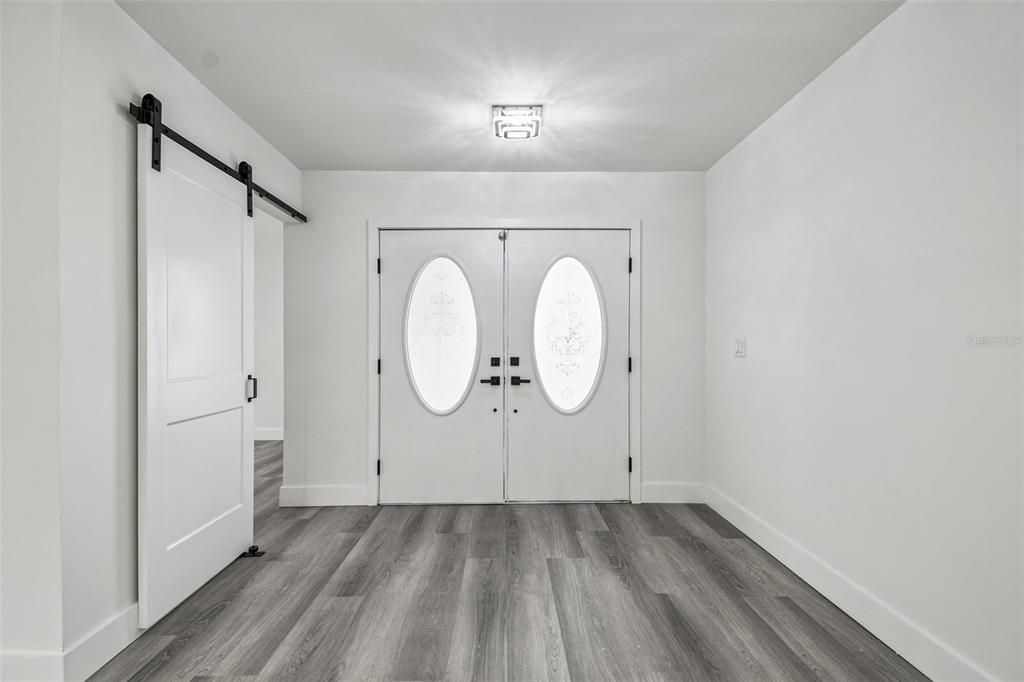 合同活跃: $554,999 (5 贝兹, 3 浴室, 1758 平方英尺)