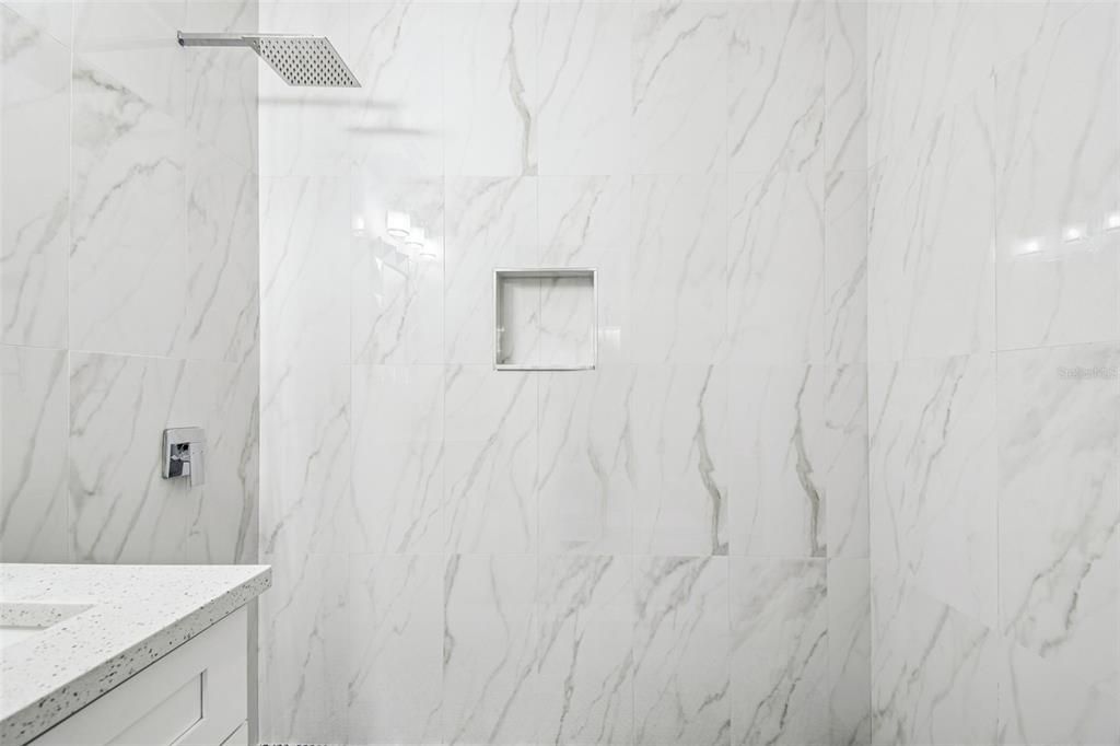 合同活跃: $554,999 (5 贝兹, 3 浴室, 1758 平方英尺)