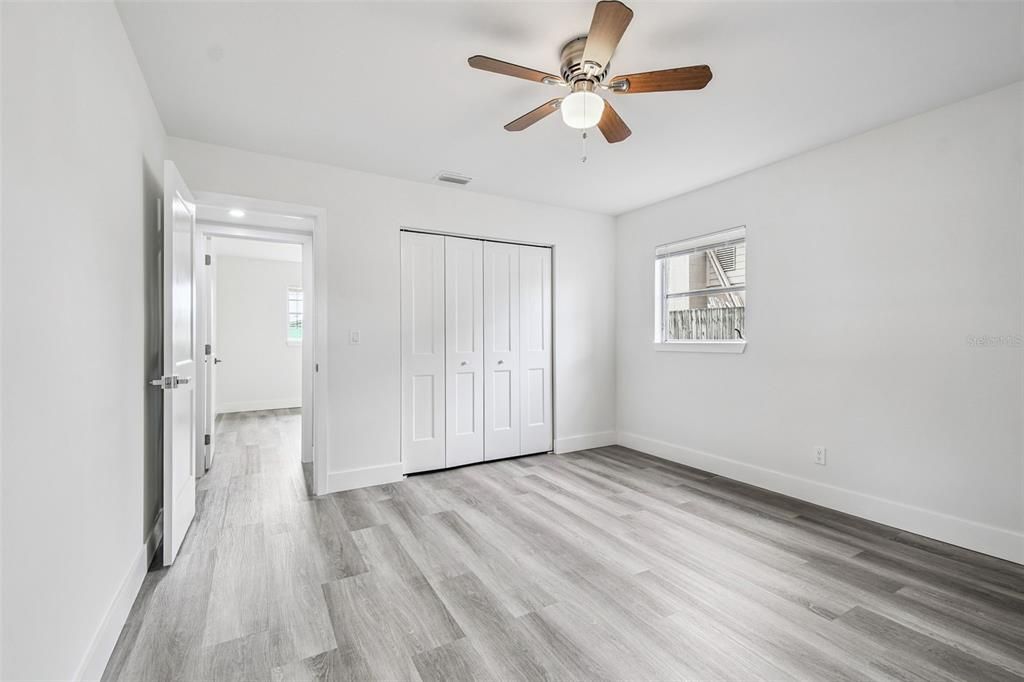 合同活跃: $554,999 (5 贝兹, 3 浴室, 1758 平方英尺)