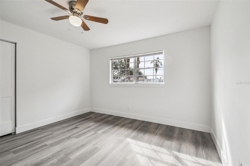 合同活跃: $554,999 (5 贝兹, 3 浴室, 1758 平方英尺)