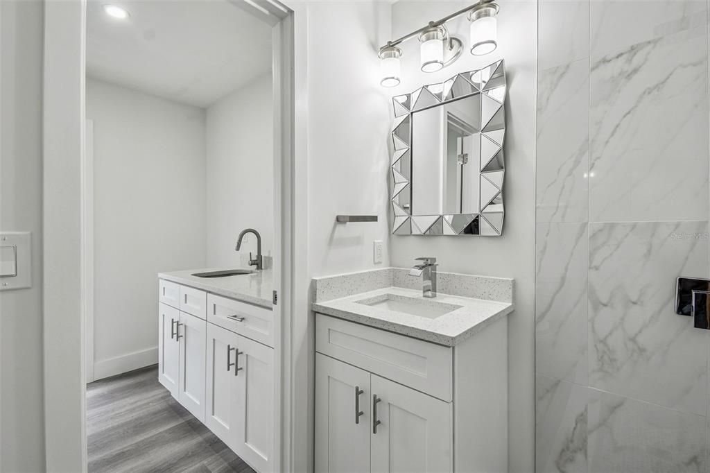 合同活跃: $554,999 (5 贝兹, 3 浴室, 1758 平方英尺)