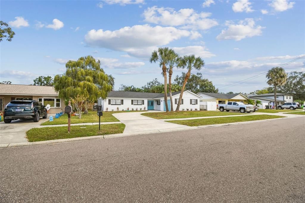 合同活跃: $554,999 (5 贝兹, 3 浴室, 1758 平方英尺)