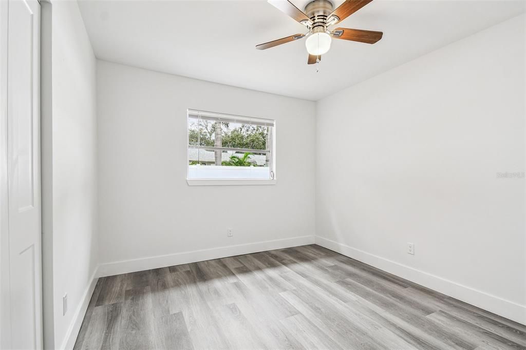 合同活跃: $554,999 (5 贝兹, 3 浴室, 1758 平方英尺)