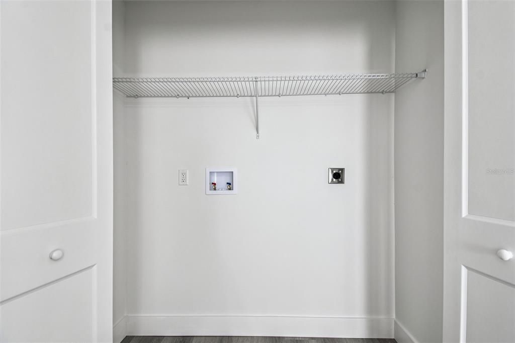 合同活跃: $554,999 (5 贝兹, 3 浴室, 1758 平方英尺)