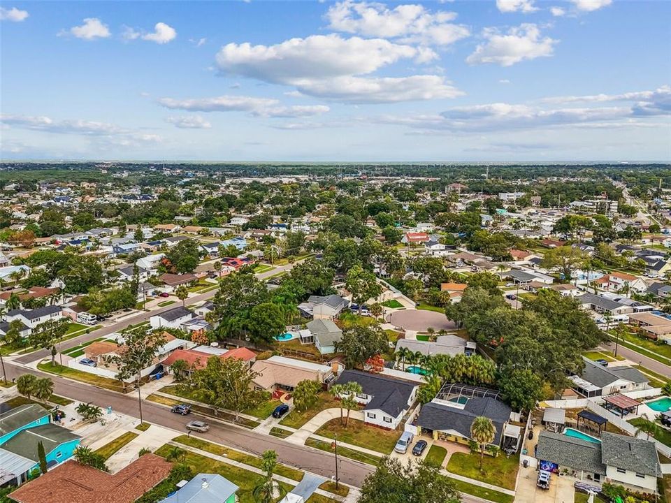 合同活跃: $554,999 (5 贝兹, 3 浴室, 1758 平方英尺)