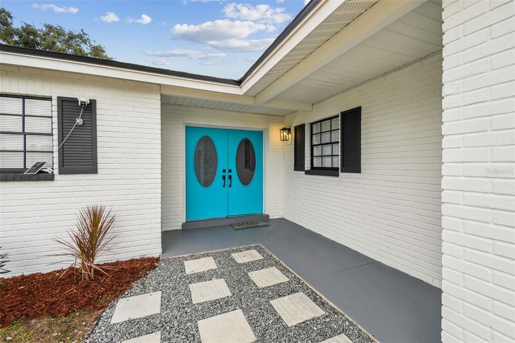 合同活跃: $554,999 (5 贝兹, 3 浴室, 1758 平方英尺)