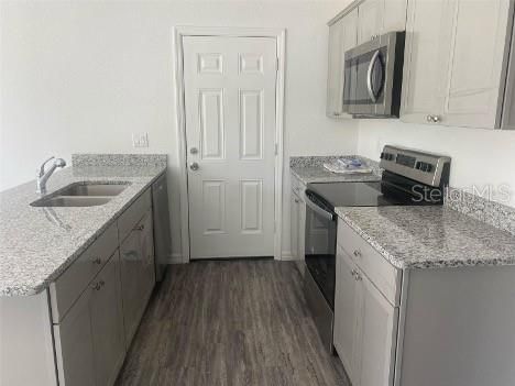 For Rent: $1,500 (3 beds, 2 baths, 1066 Square Feet)