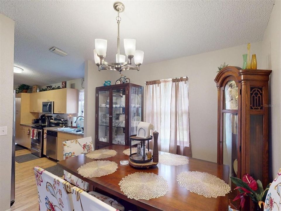 Activo con contrato: $214,900 (3 camas, 2 baños, 1282 Pies cuadrados)