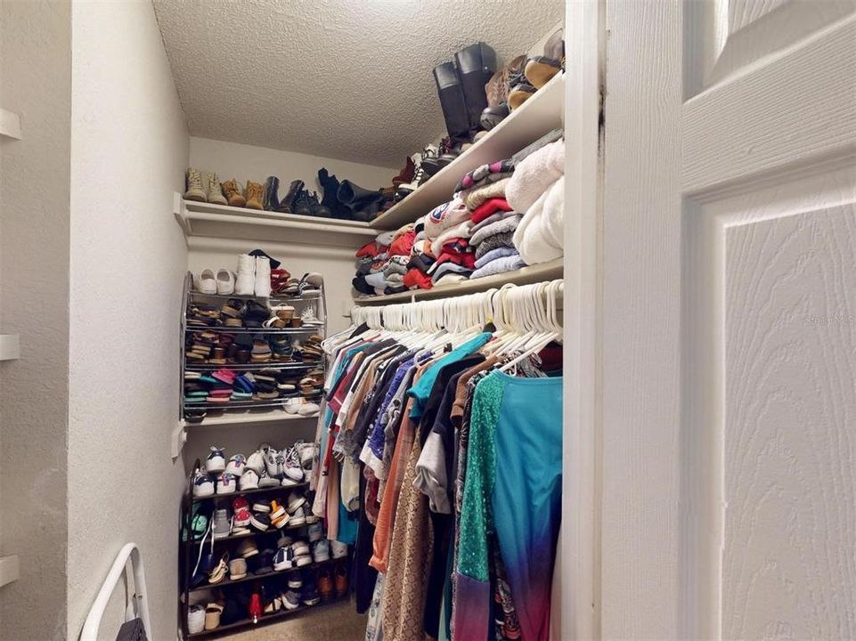 Activo con contrato: $214,900 (3 camas, 2 baños, 1282 Pies cuadrados)