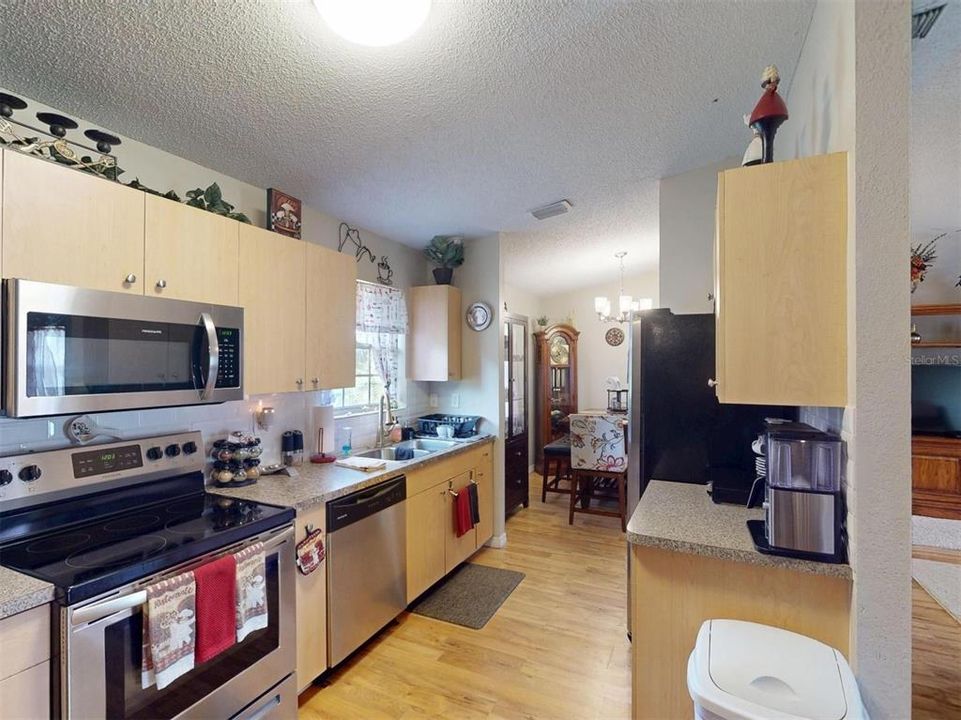 Activo con contrato: $214,900 (3 camas, 2 baños, 1282 Pies cuadrados)