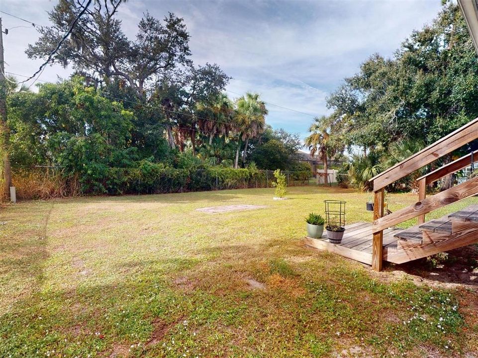 Activo con contrato: $214,900 (3 camas, 2 baños, 1282 Pies cuadrados)