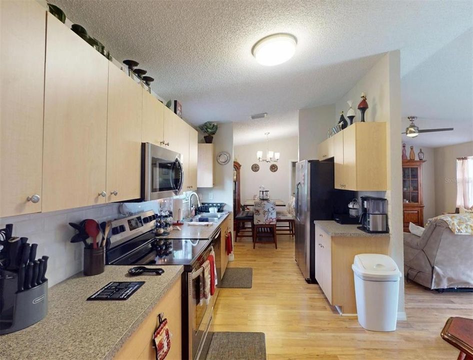 Activo con contrato: $214,900 (3 camas, 2 baños, 1282 Pies cuadrados)