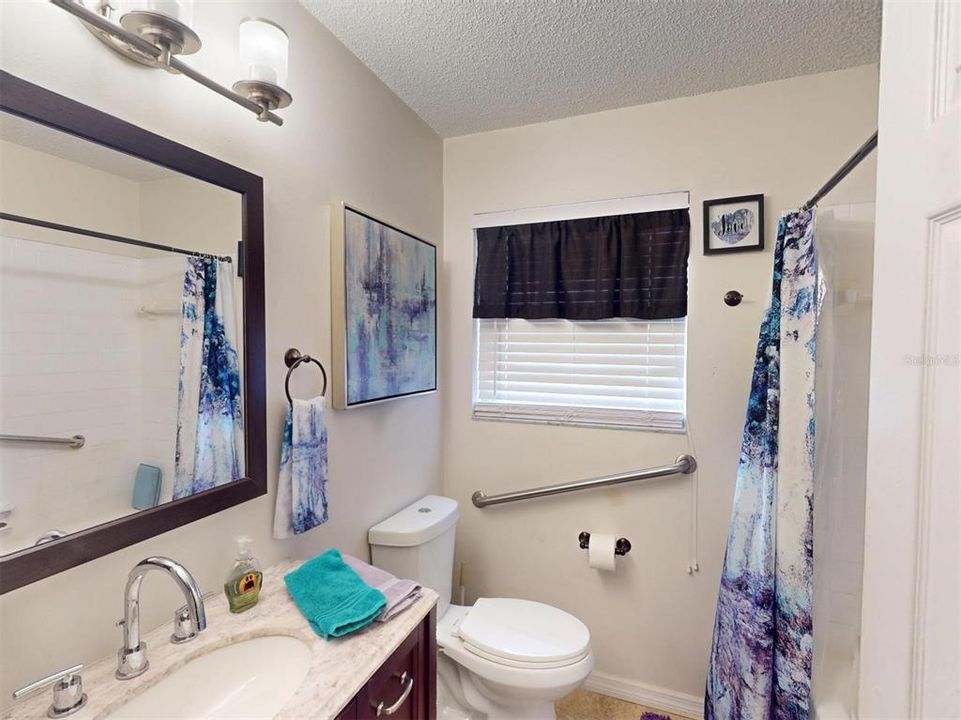 Activo con contrato: $214,900 (3 camas, 2 baños, 1282 Pies cuadrados)