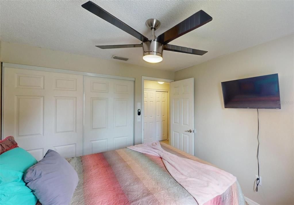 Activo con contrato: $214,900 (3 camas, 2 baños, 1282 Pies cuadrados)