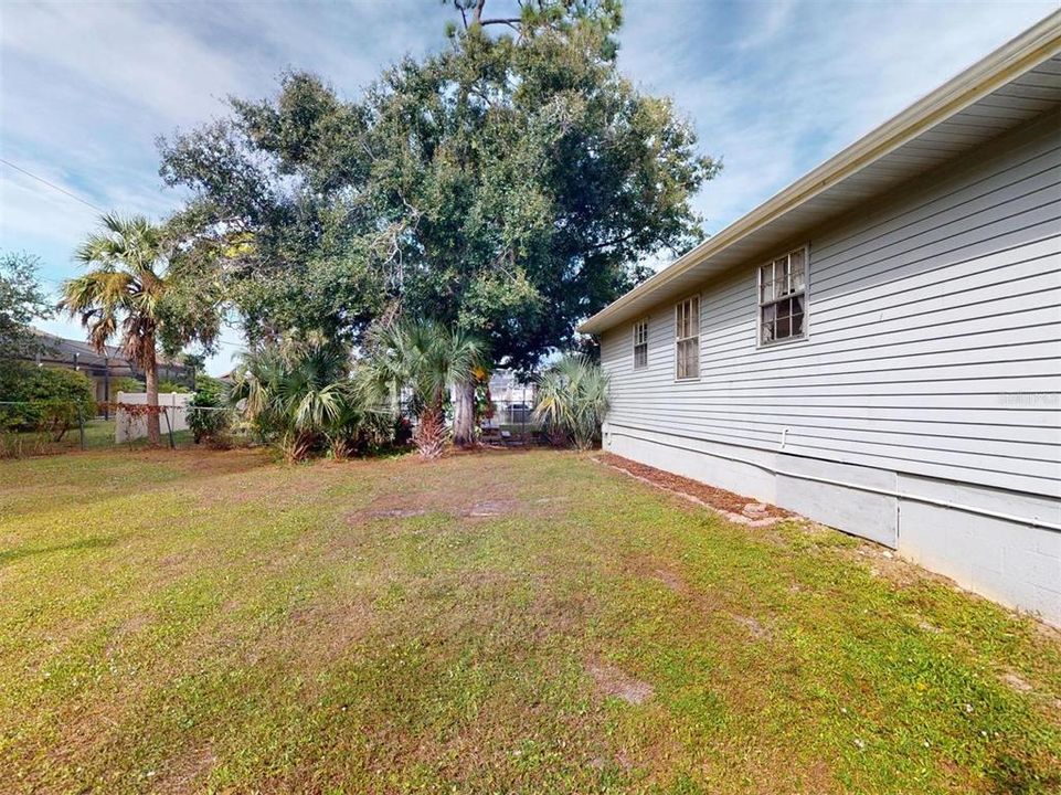 Activo con contrato: $214,900 (3 camas, 2 baños, 1282 Pies cuadrados)