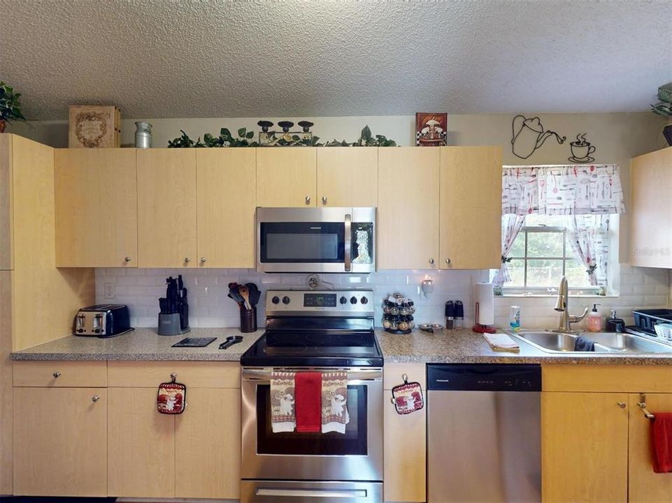 Activo con contrato: $214,900 (3 camas, 2 baños, 1282 Pies cuadrados)