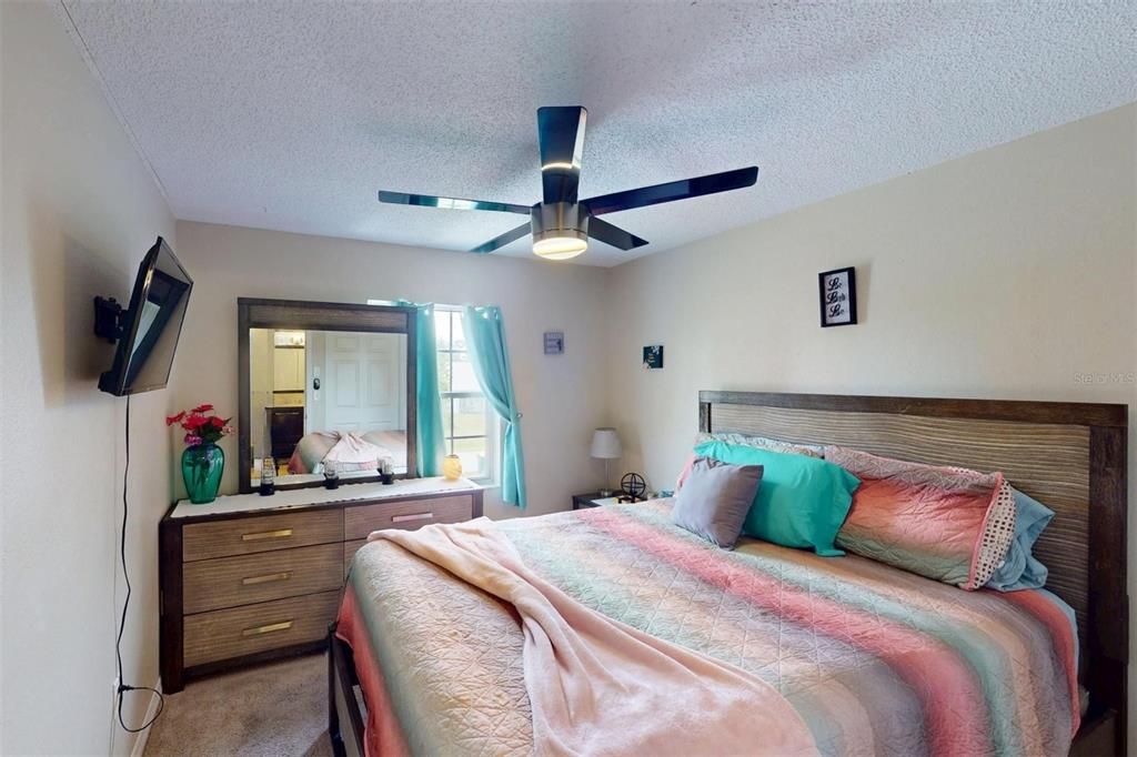 Activo con contrato: $214,900 (3 camas, 2 baños, 1282 Pies cuadrados)